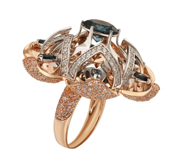 Золотое кольцо с топазами лондон и фианитами. Артикул 371790  размер 18 - Фото 1