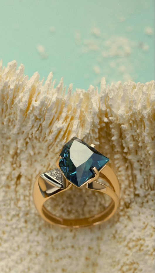 Gold ring with blue topaz and cubic zirconia. Article 371742  size 17.5 - Photo 4