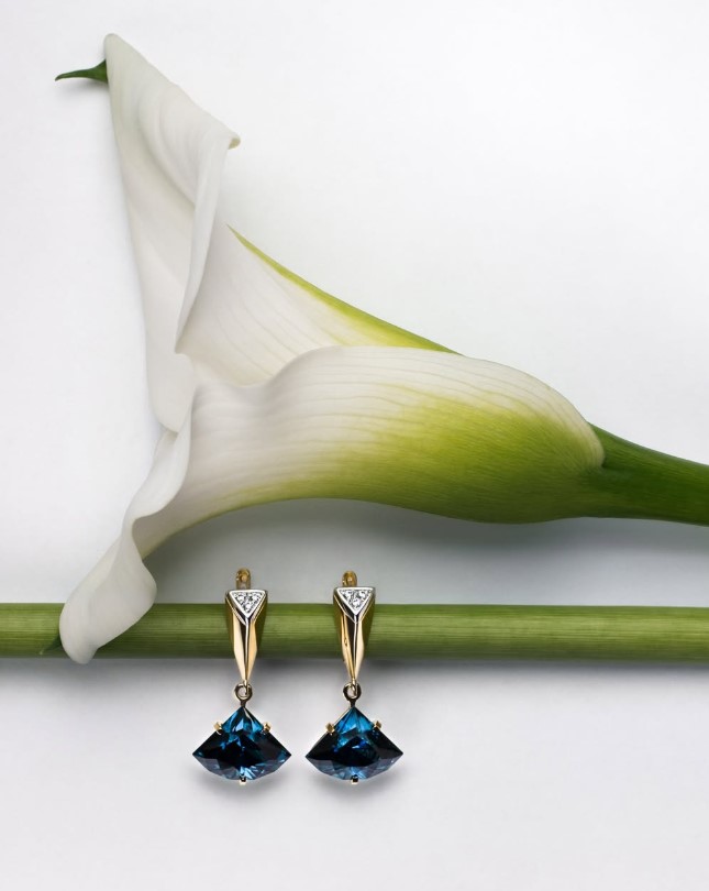 Gold pendant earrings with blue topaz and cubic zirkonia. Article 451355  - Photo 2