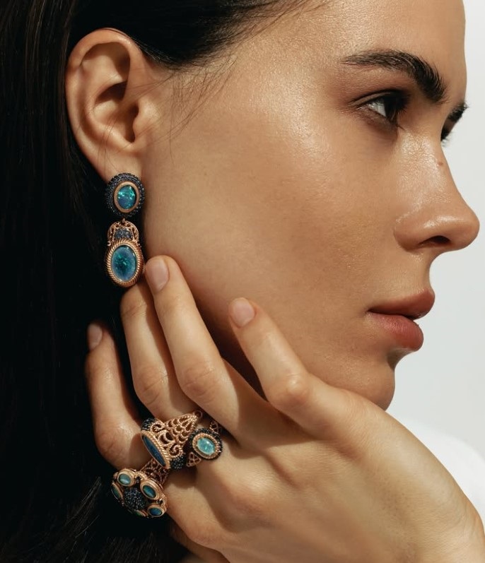 Золотое кольцо с опалами и нанокристаллами. Артикул 3623566  размер 18 - Фото 4