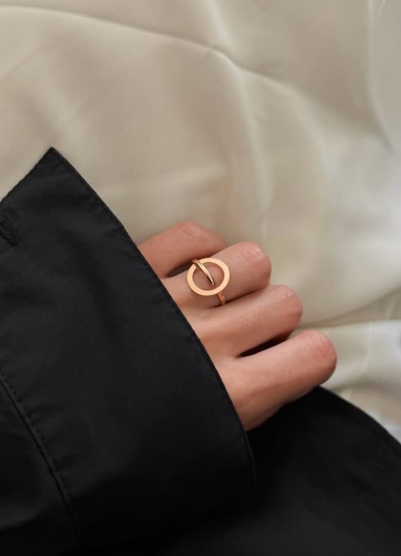 Golden ring. Article 300494  size 16 - Photo 4