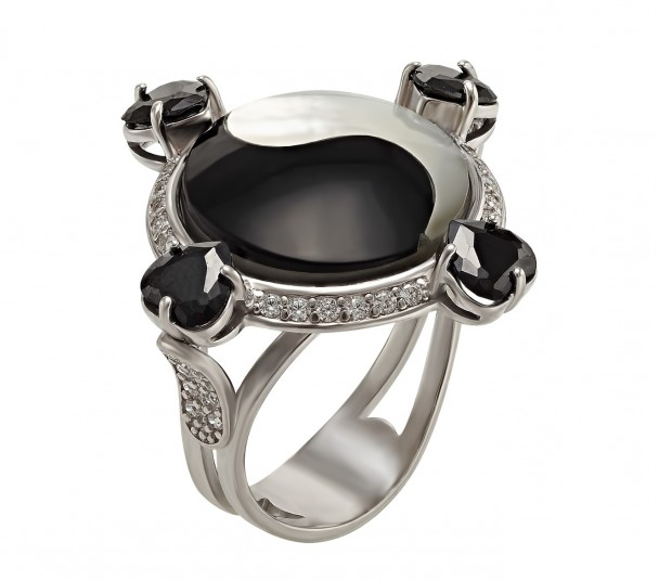 Серебряное кольцо с жемчугом, фианитами и нанокристаллами. Артикул 380192С - Фото  1