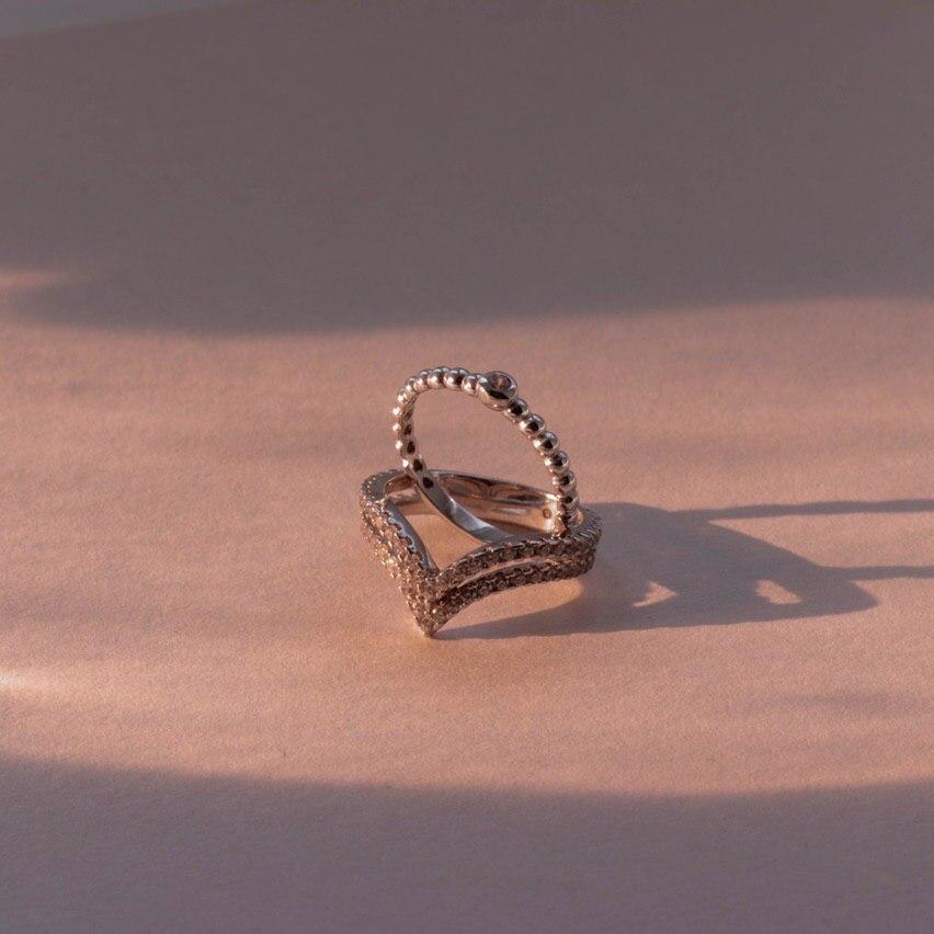Серебряное кольцо с фианитами. Артикул 380154С  размер 17.5 - Фото 2